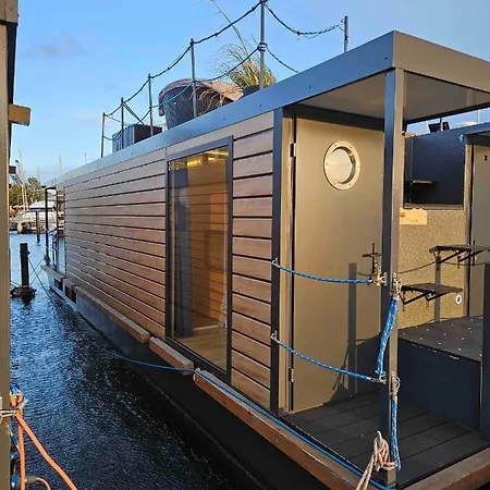 بوتيل Hausboot Ahoy Masal *