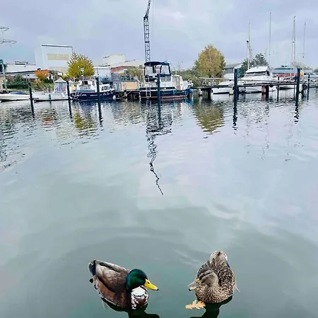 Hausboot Ahoy Masal * لوبيك