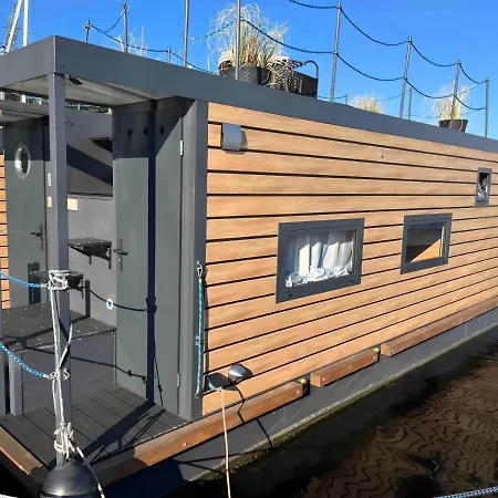 Hausboot Ahoy Masal بوتيل لوبيك