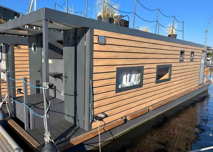 Hausboot Ahoy Masal Bådhotel Lübeck